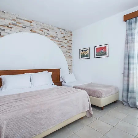 Naxos Palace Hotel 4*